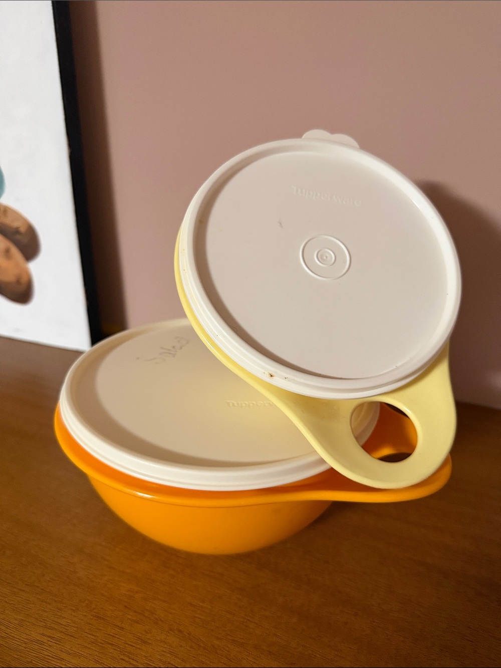 Tupperware Orange and Yellow Nesting Bowls with White Lids